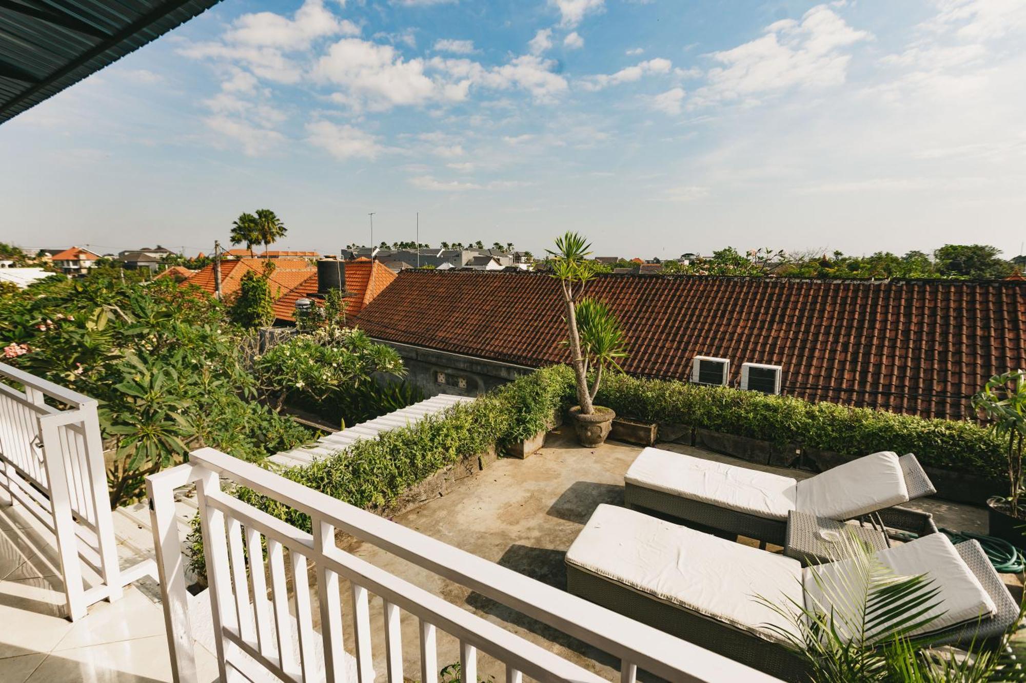 Happy Devi Guesthouse Canggu Dış mekan fotoğraf